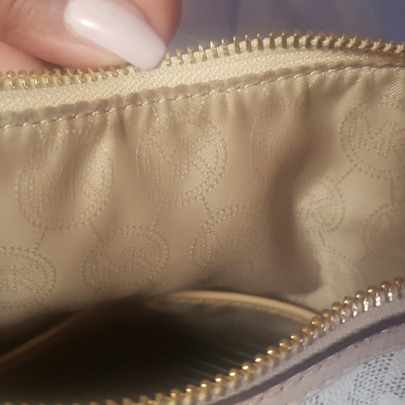 Michael Kors Vanilla PVC purse/crossbody - Picture 9 of 16